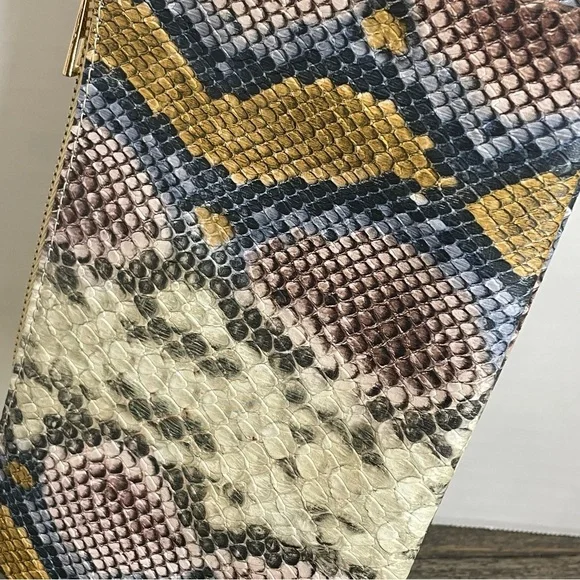 Caroline Hill Stylish Snake Print Crossbody/wristlet Bag. Pre-owned. Purse.
